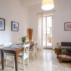 Apartment Spacious With Big Terrace At Colosseum